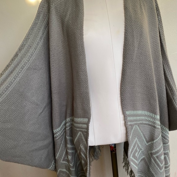 C Apparel PONCHO - Picture 5 of 7